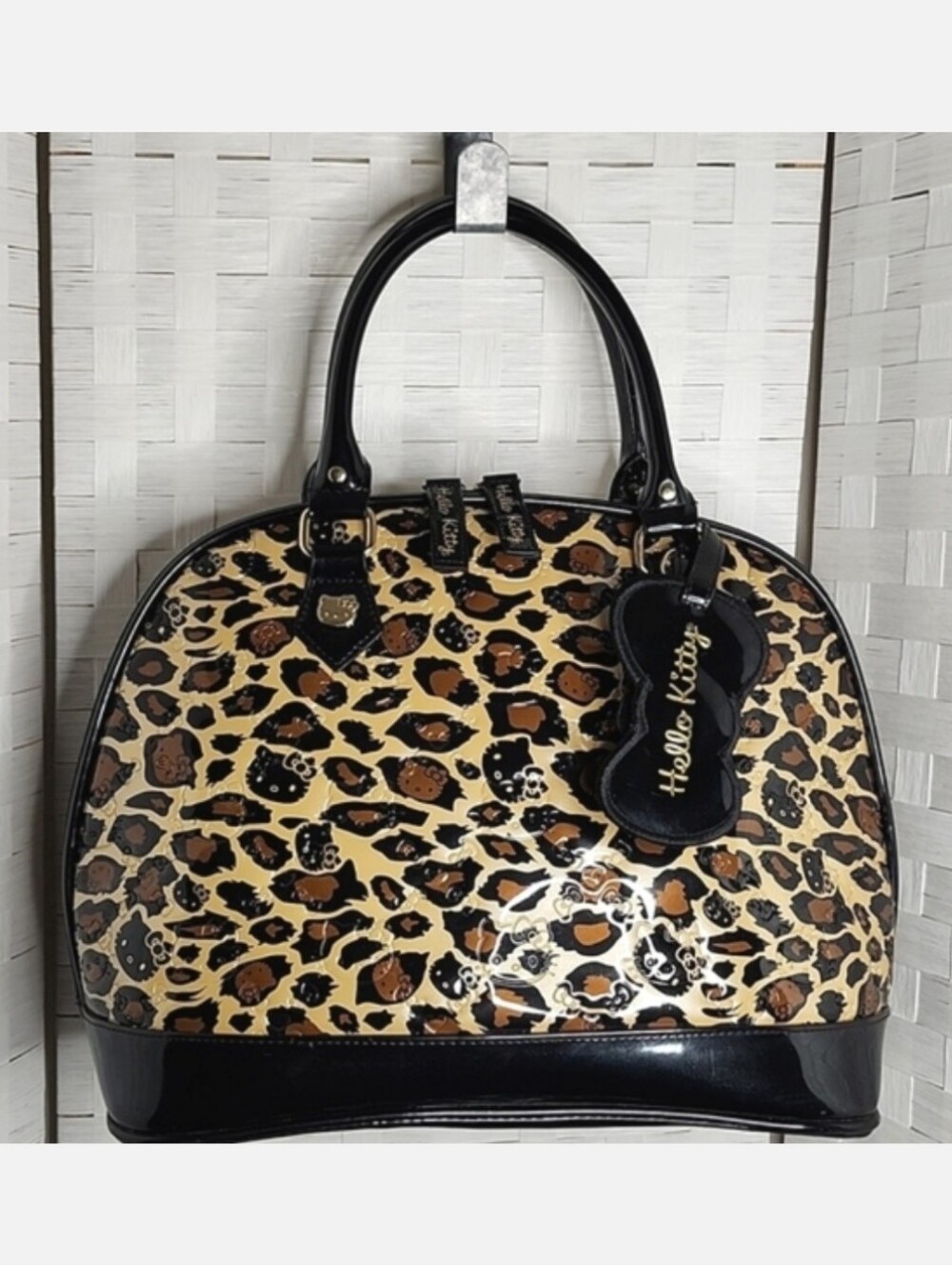 👉LOUNGEFLY HELLO KITTY LG DOMED BAG LEOPARD PRINT EMBOSSED PATENT LEATHER + BAG
